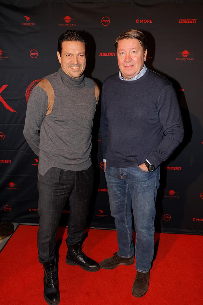 Oho! Jari Litmanen harvinaisessa yhteiskuvassa - vierellä ei olekaan ...